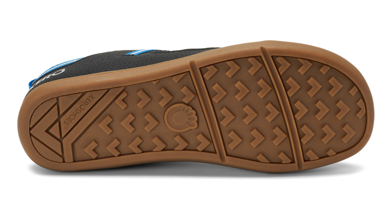 Barfußturnschuh für Kinder als einzelner Schuh, profilierte flexible Sohle, Ansicht von unten.