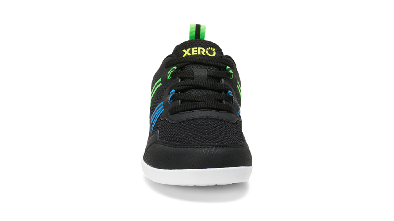 Barfußturnschuh für Kinder als einzelner Schuh, geschlossene Zehen, Schnürung, Frontansicht.