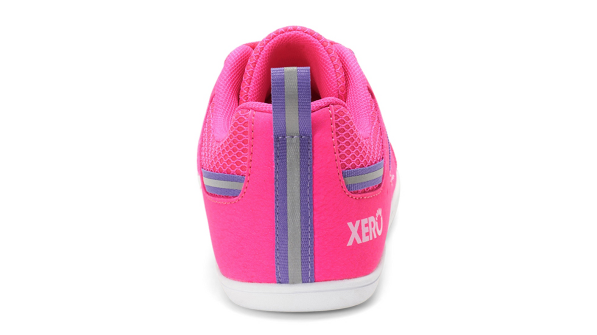 Barfußturnschuh für Kinder als einzelner Schuh, geschlossener Fersenbereich, Rückansicht.