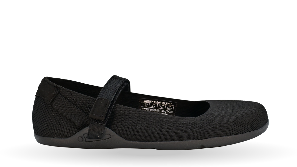 Barfußschuh als Einzelschuh, geschlossene Zehen und geschlossener Fersenbereich, Spannriemen mit Klettverschluss, flexible Sohle, Seitenansicht außen