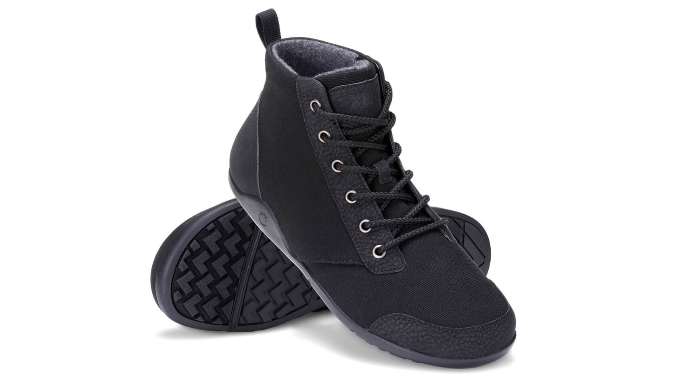 Barfußstiefel mit Schnürung, breite Zehenbox, flexible Sohle, geschlossener Schaft, geschlossener Fersenbereich, schräge Vorderansicht und Ansicht von unten
