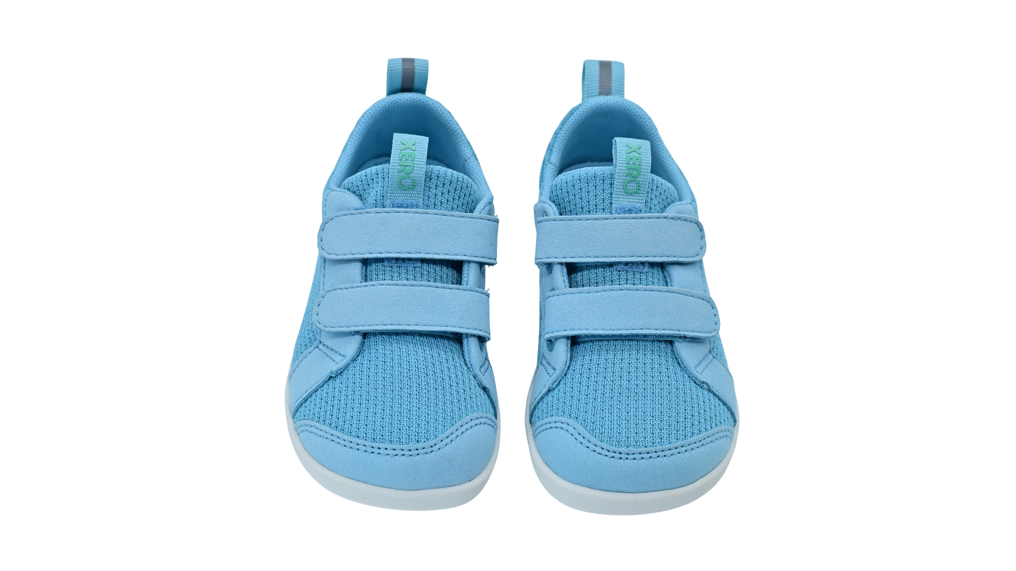 Kinder-Barfußsneaker mit zwei Klettverschlüssen, Mesh-Obermaterial und geschlossener Zehenpartie, Vorderansicht als Paar