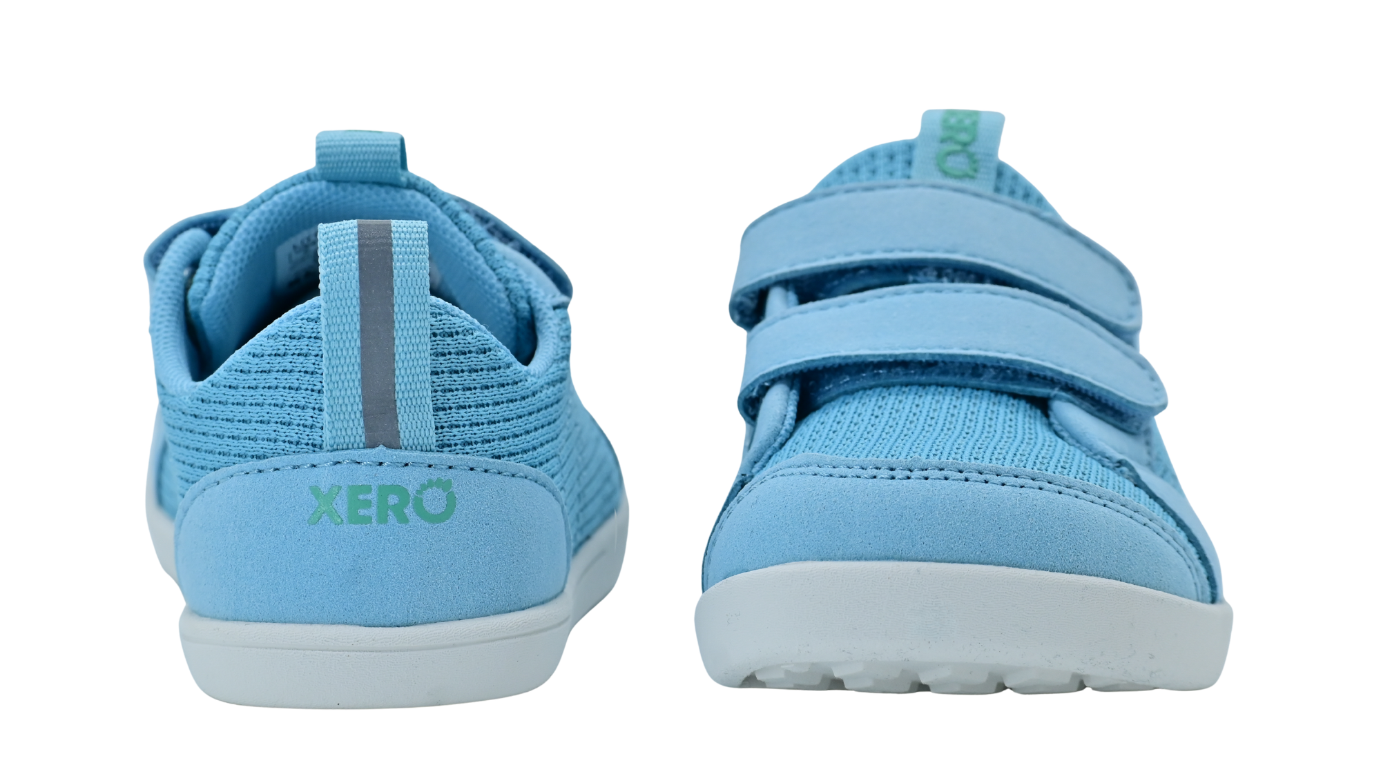 Kinder-Barfußsneaker mit zwei Klettverschlüssen, Mesh-Obermaterial und geschlossener Zehenpartie, Rück- und Vorderansicht als Paar