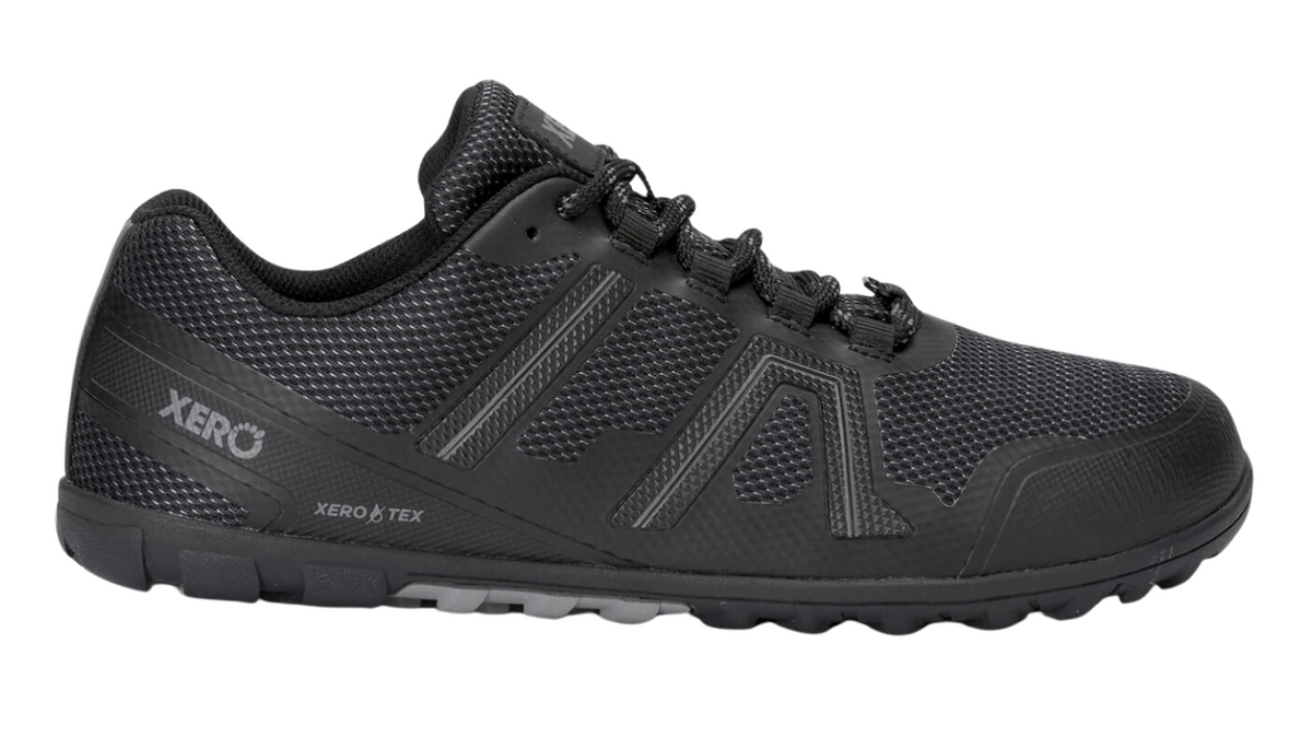 Barfußschuh mit Schnürung, breite Zehenbox, flexible Sohle, geschlossener Fersenbereich, Seitenansicht außen, einzelner Schuh