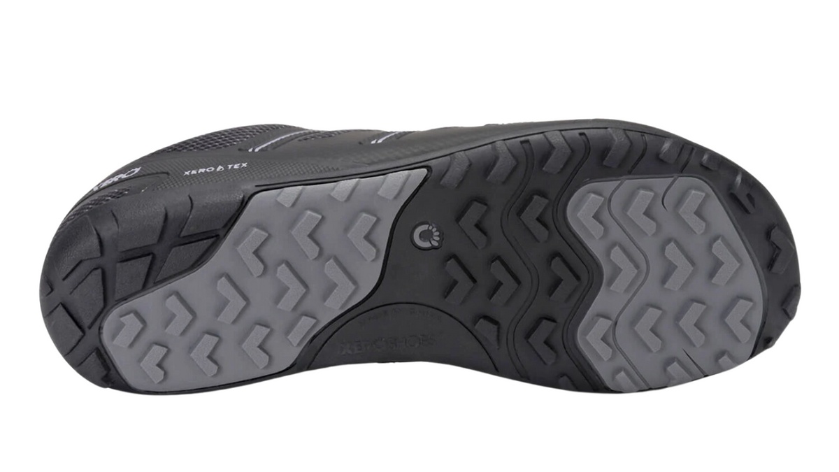 Barfußschuh mit flexibler Profilsohle, breite Sohlenform im Vorfußbereich, Ansicht von unten, einzelner Schuh