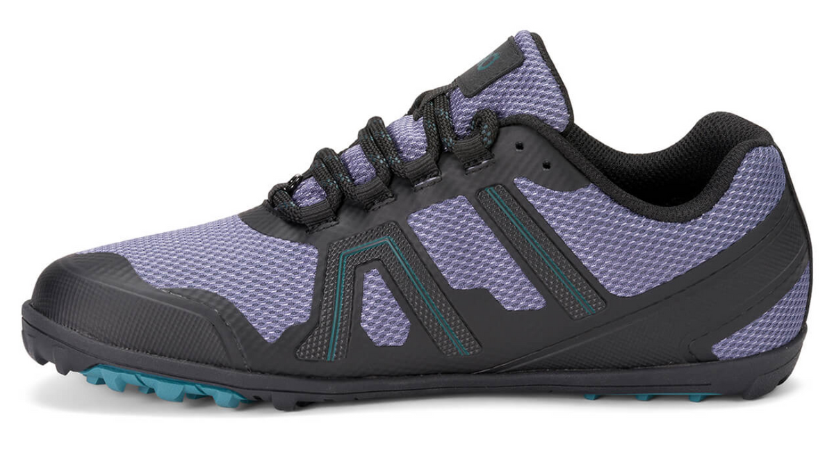 Barfußschuh mit Schnürung, breite Zehenbox, flexible Sohle, geschlossener Fersenbereich, Seitenansicht innen, einzelner Schuh