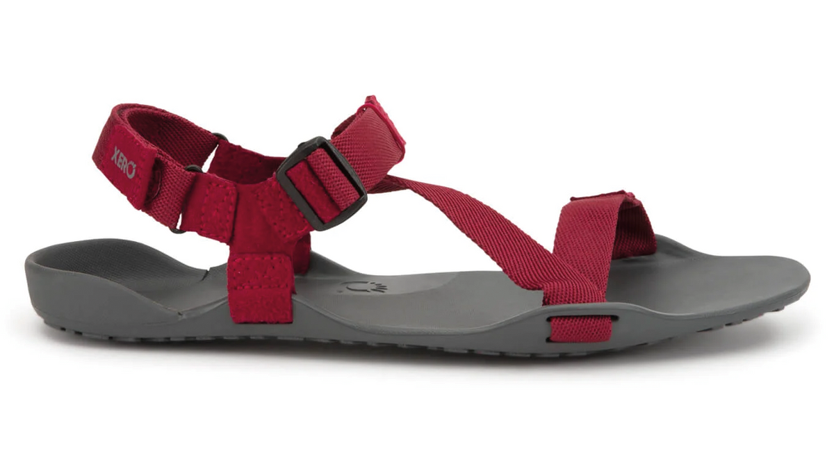 Barfußsandale, offene Zehen und offener Fersenbereich, Riemenkonstruktion mit verstellbaren Riemen, flexible Sohle, Einzelschuh, Seitenansicht außen