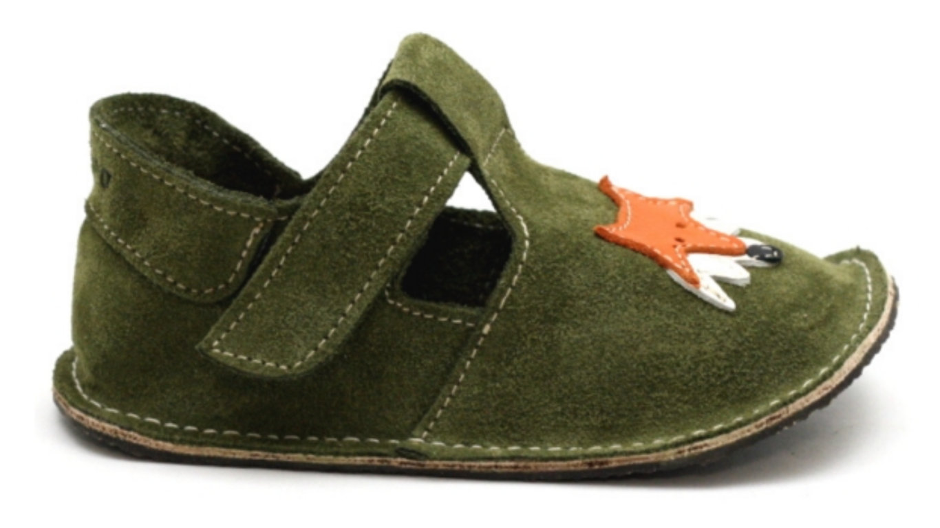 Lauflerner für Kinder als einzelner Schuh, breite Zehenbox, geschlossene Zehen, geschlossener Fersenbereich, Klettverschluss, Seitenansicht außen.