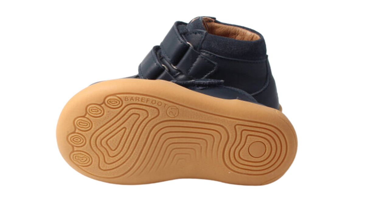 Knöchelhoher Barfußschuh für Kinder mit breiter Zehenbox, flexible Sohle, geschlossene Zehen, geschlossener Fersenbereich, Ansicht von unten