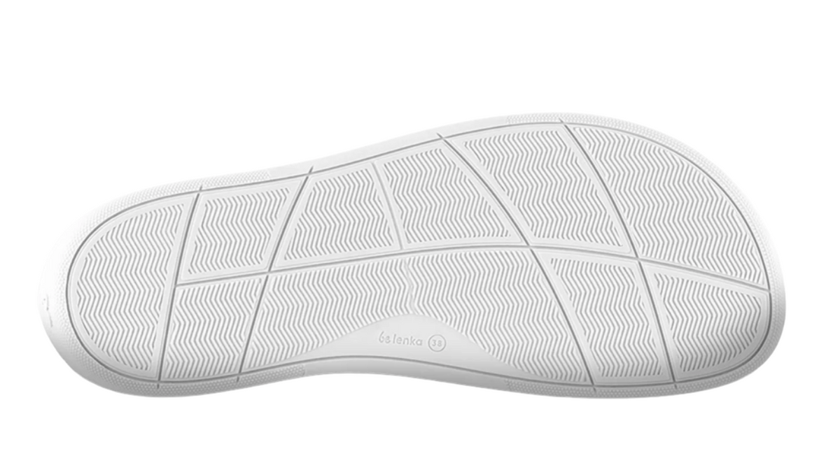 Barfußsneaker, Ansicht von unten. Einzelansicht der flexiblen, flachen Sohle mit Profilstruktur.