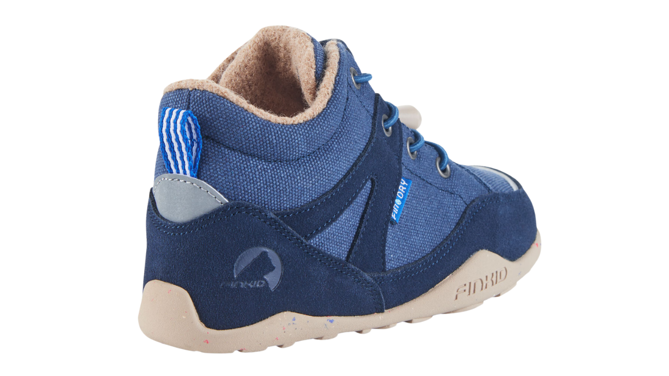 Barfußschuh mit Schnürung, geschlossene Zehen und geschlossener Fersenbereich, Seitenansicht innen