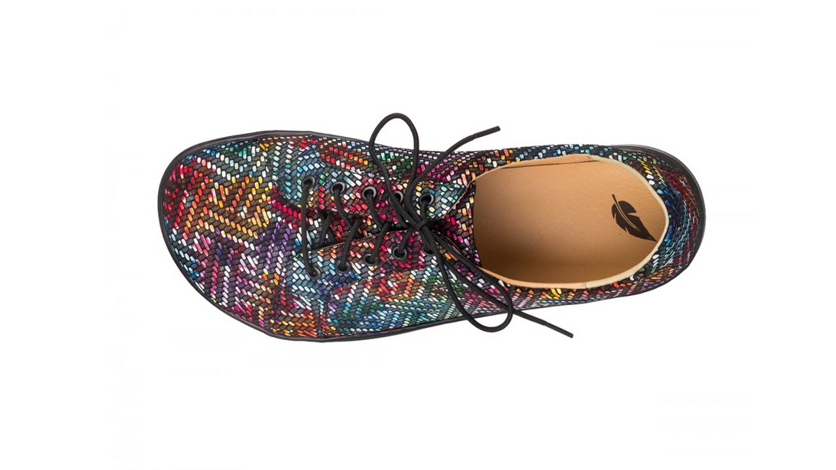 Barfußschuh mit Schnürverschluss, breiter Zehenbox und flacher Sohle, geschlossener Fersenbereich, Draufsicht