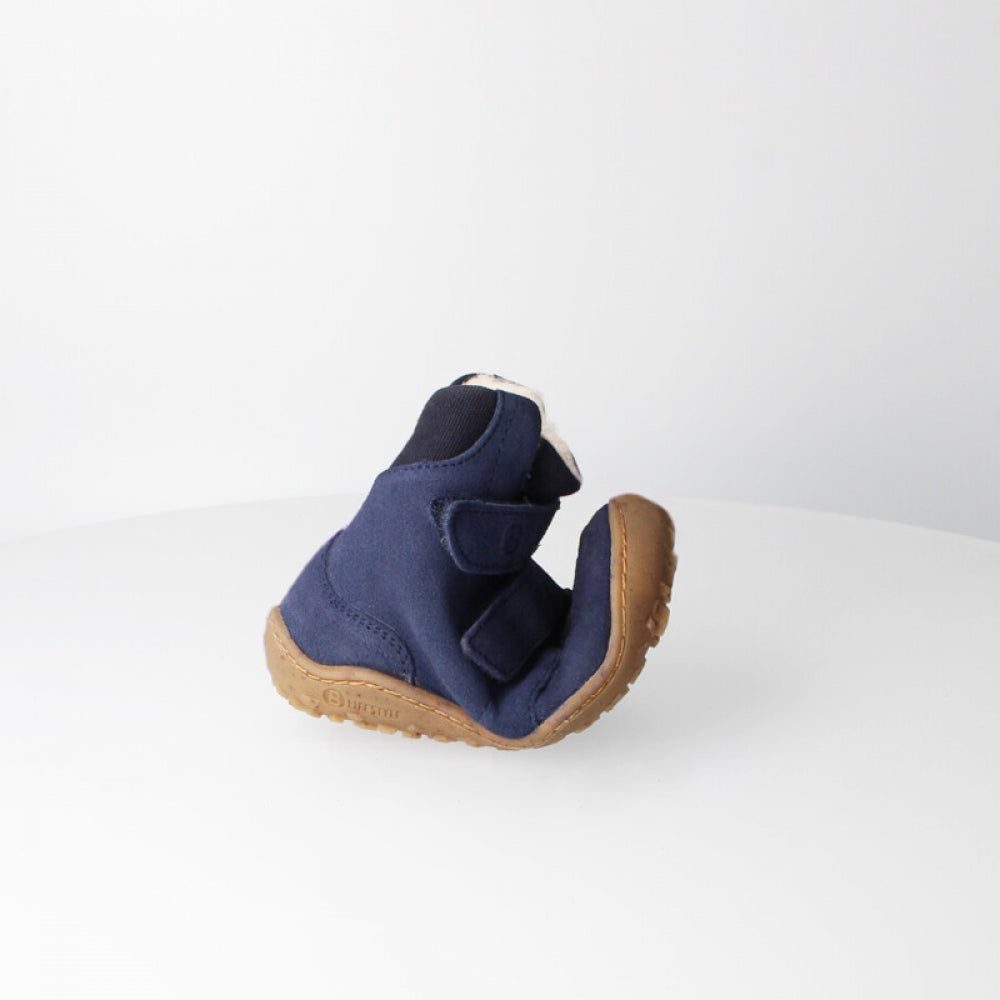 Barfußwinterstiefel für Kinder mit biegsamer Konstruktion und flexibler Sohle, Detailansicht.