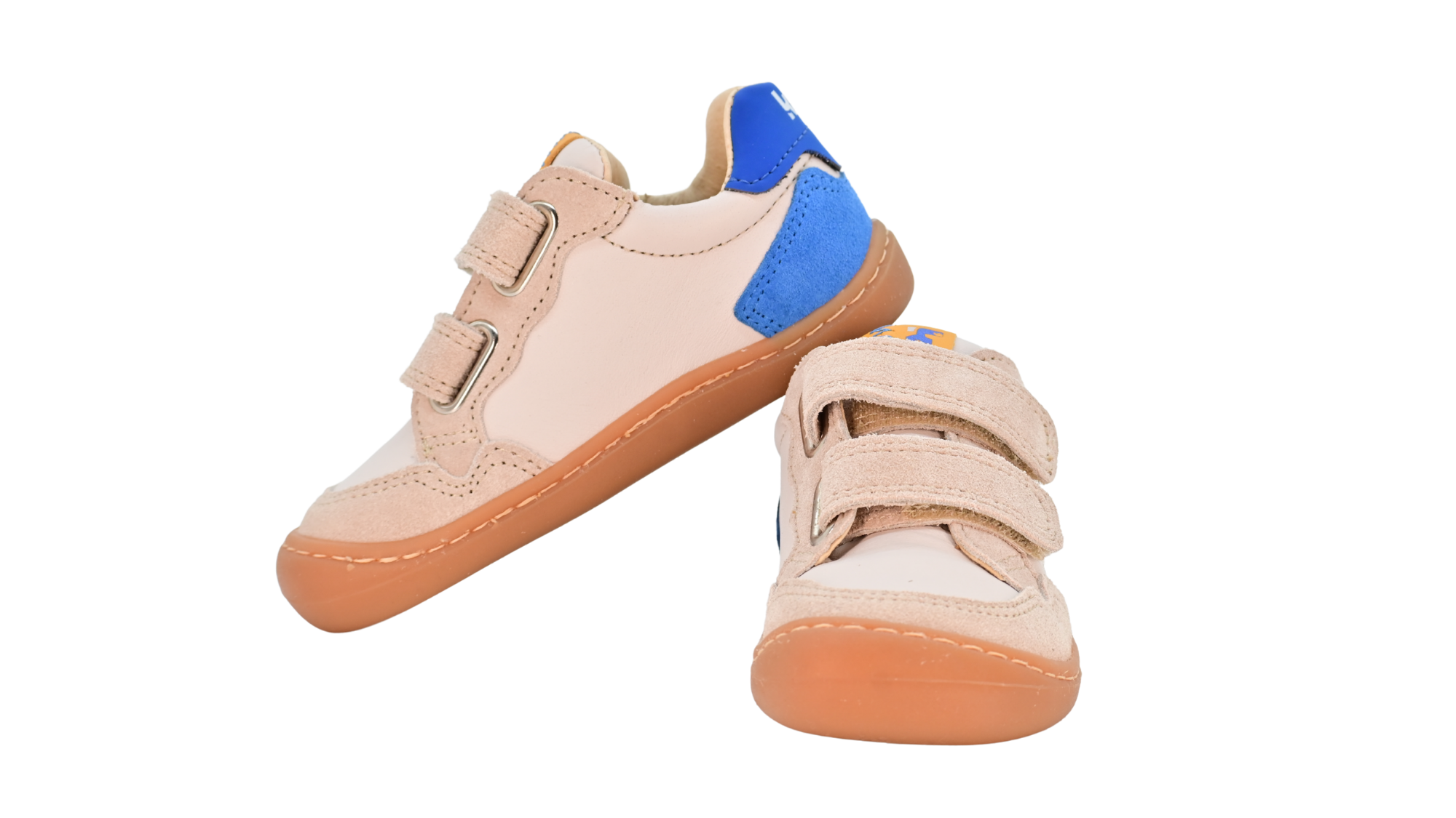 Barfußschuh für Kinder, geschlossene Zehenpartie, geschlossener Fersenbereich, zwei Klettverschlüsse, seitliche Streifen, Ziernähte im Seitenbereich, flache Sohle, Seiten- und Vorderansicht, Paar