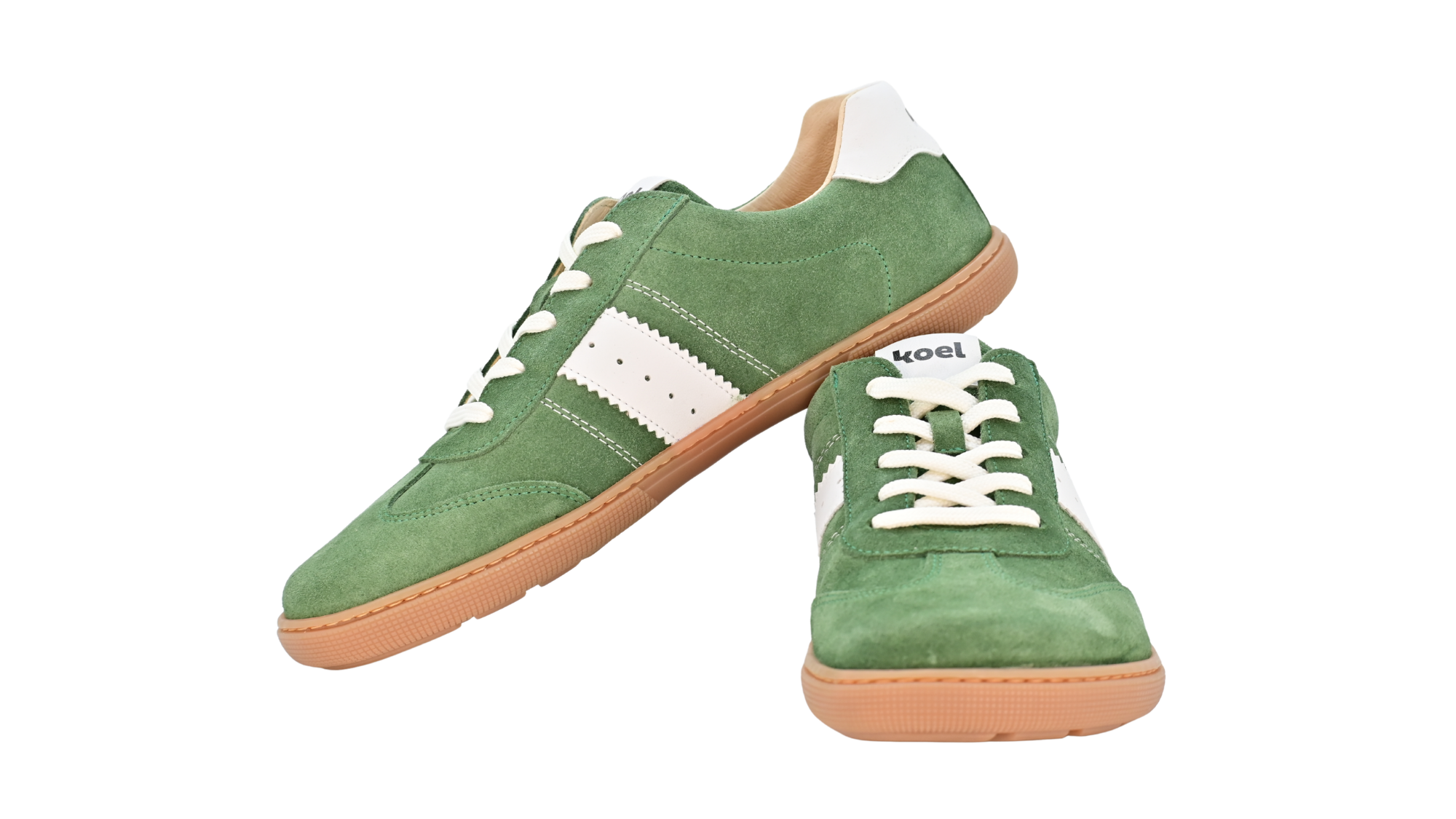 Barfußschuh für Erwachsene, geschlossene Zehenpartie, geschlossener Fersenbereich, Schnürung, seitliche Streifen mit Perforation, flache Sohle, Seiten- und Vorderansicht als Paar