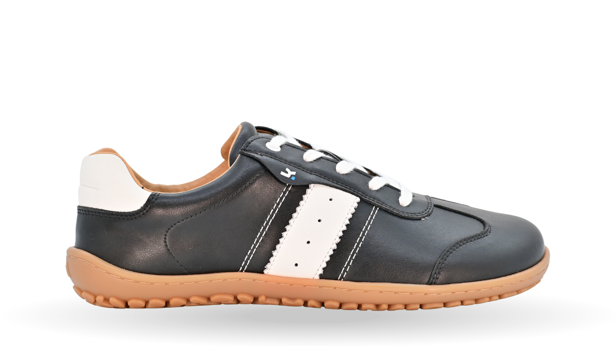 Barfußschuh für Erwachsene, geschlossene Zehenpartie, geschlossener Fersenbereich, Schnürung, seitlicher Streifen mit Perforation, flache Sohle, Seitenansicht außen
