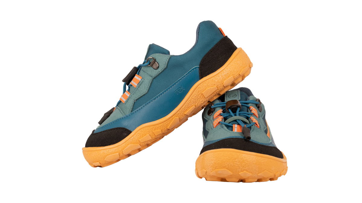Barfußschuhe als Paar mit Schnellverschluss, breite Zehenbox, schräge Vorderansicht