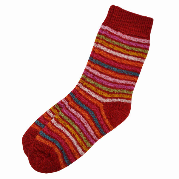 Socken ohne separate Zehen, wadenhoher Schaft, elastischer Bund, gestreiftes Strickmuster, verstärkter Fersen- und Zehenbereich, schräge Vorderansicht