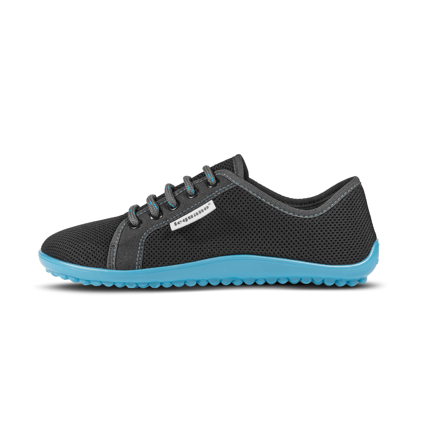 Barfußschuh mit Schnürsenkeln, geschlossener Zehenbox und geschlossenem Fersenbereich, flexible profilierte Sohle, Seitenansicht