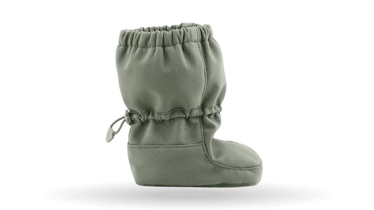 Barfußstiefel für Kinder, geschlossene Zehenpartie, geschlossener Fersenbereich, hoher Schaft mit Gummizug und Stopper, flache Sohle, Seitenansicht außen