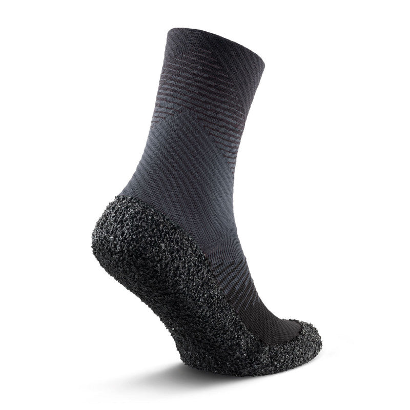 Barfußschuh in Sockenform mit breiter Zehenbox und strukturierter, flexibler Sohle, Seitenansicht innen