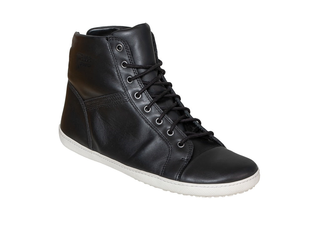 Barfußschuh High Cut, geschlossene Zehen und geschlossener Fersenbereich, Schnürsenkel, flexible Sohle, einzelner Schuh, schräge Vorderansicht