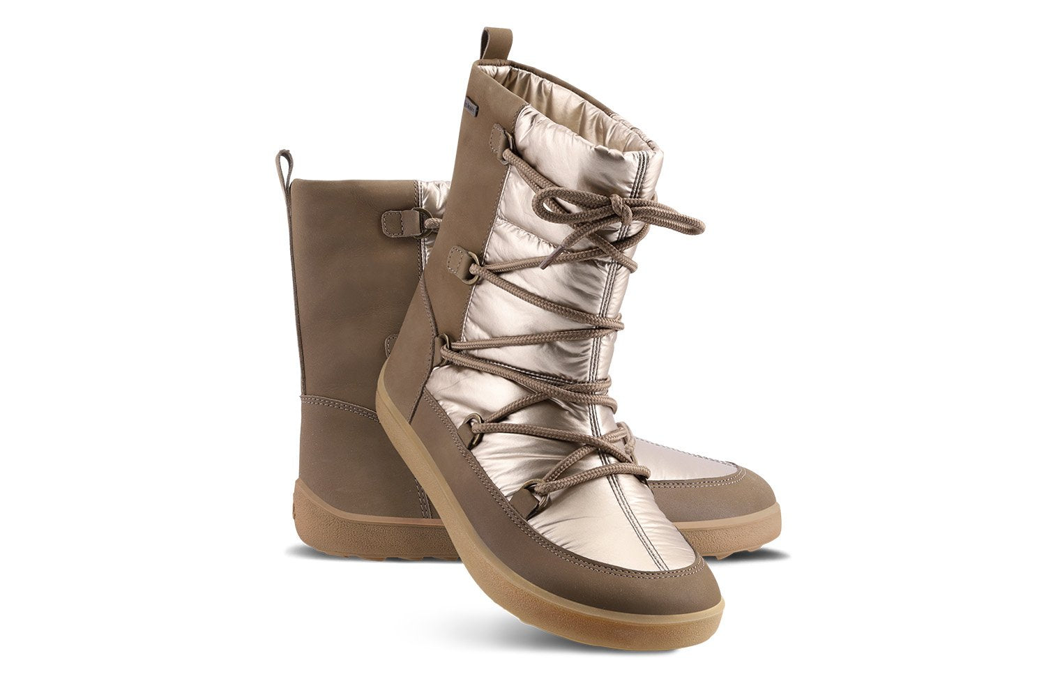 Barfußwinterstiefel für Erwachsene als Paar mit breiter Zehenbox und Schnürung, schräge Vorderansicht.