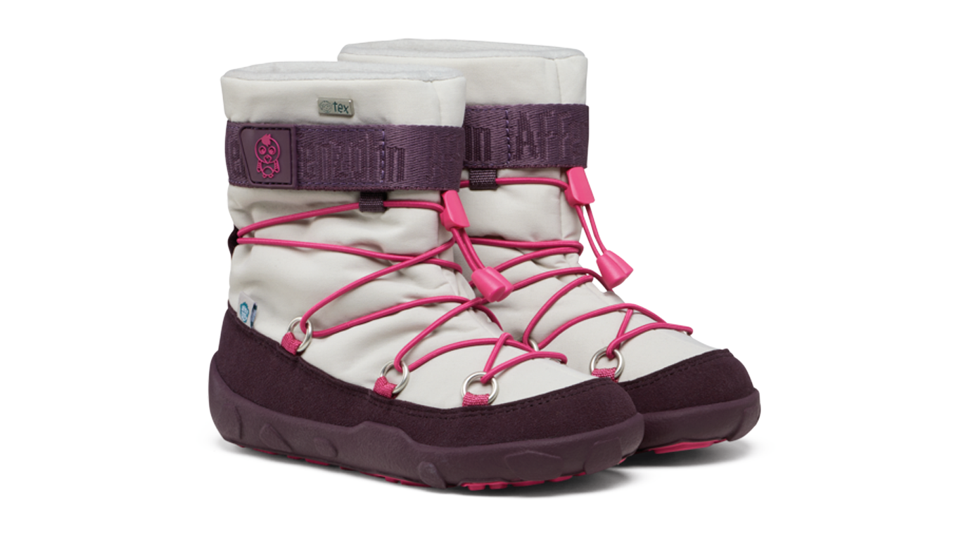 Kinder Barfußwinterstiefel mit geschlossener Zehenbox und hohem Schaft, schräge Vorderansicht
