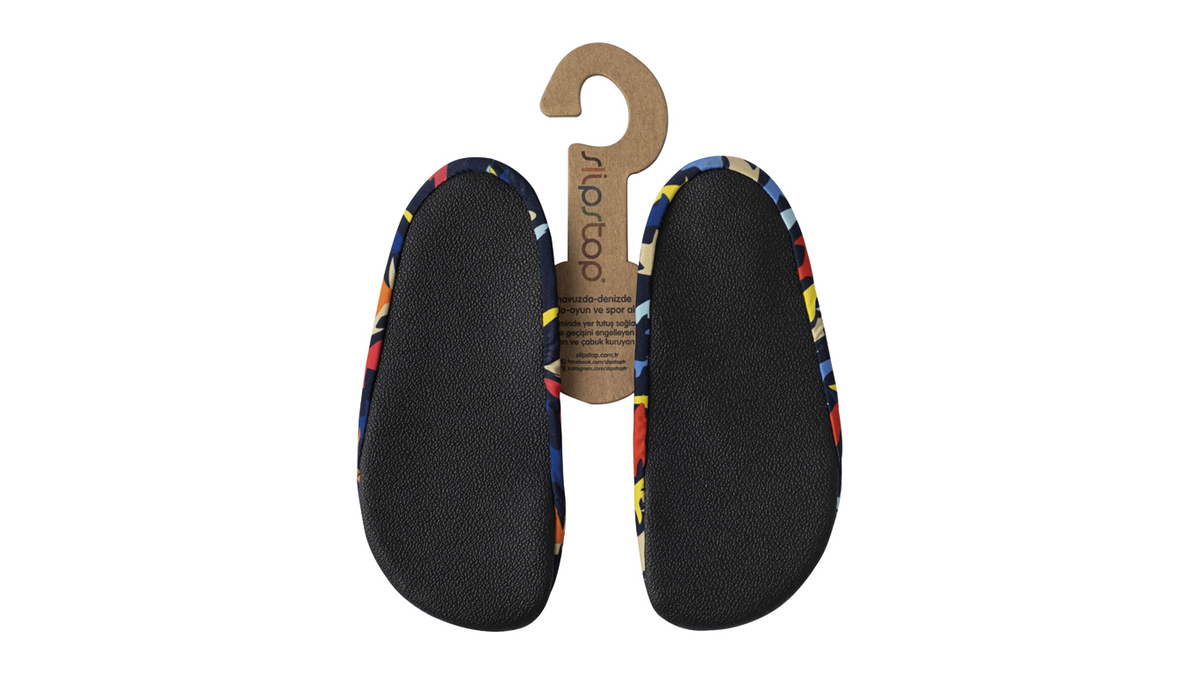 Badeschuhe für Kinder, Paaransicht, geschlossene Zehenpartie, geschlossener Fersenbereich, elastischer Einstieg, Ansicht von unten