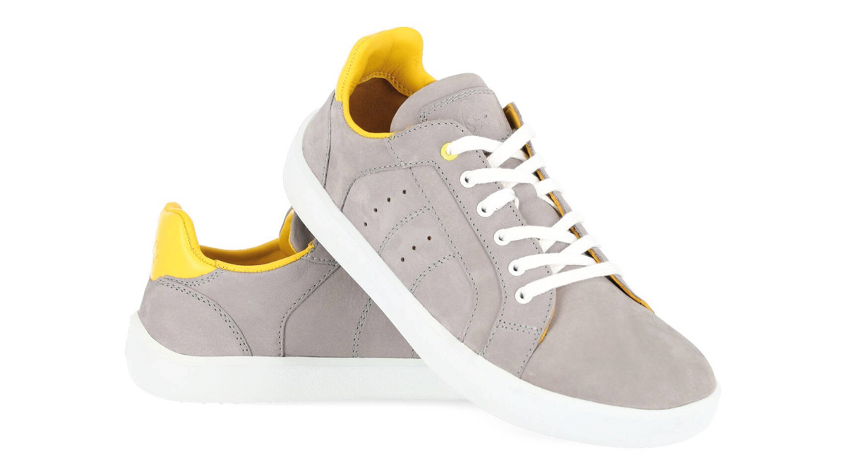 Barfußschuh für Erwachsene einzeln, Schnürung, geschlossener Zehenbereich, geschlossener Fersenbereich, schräge Vorderansicht
