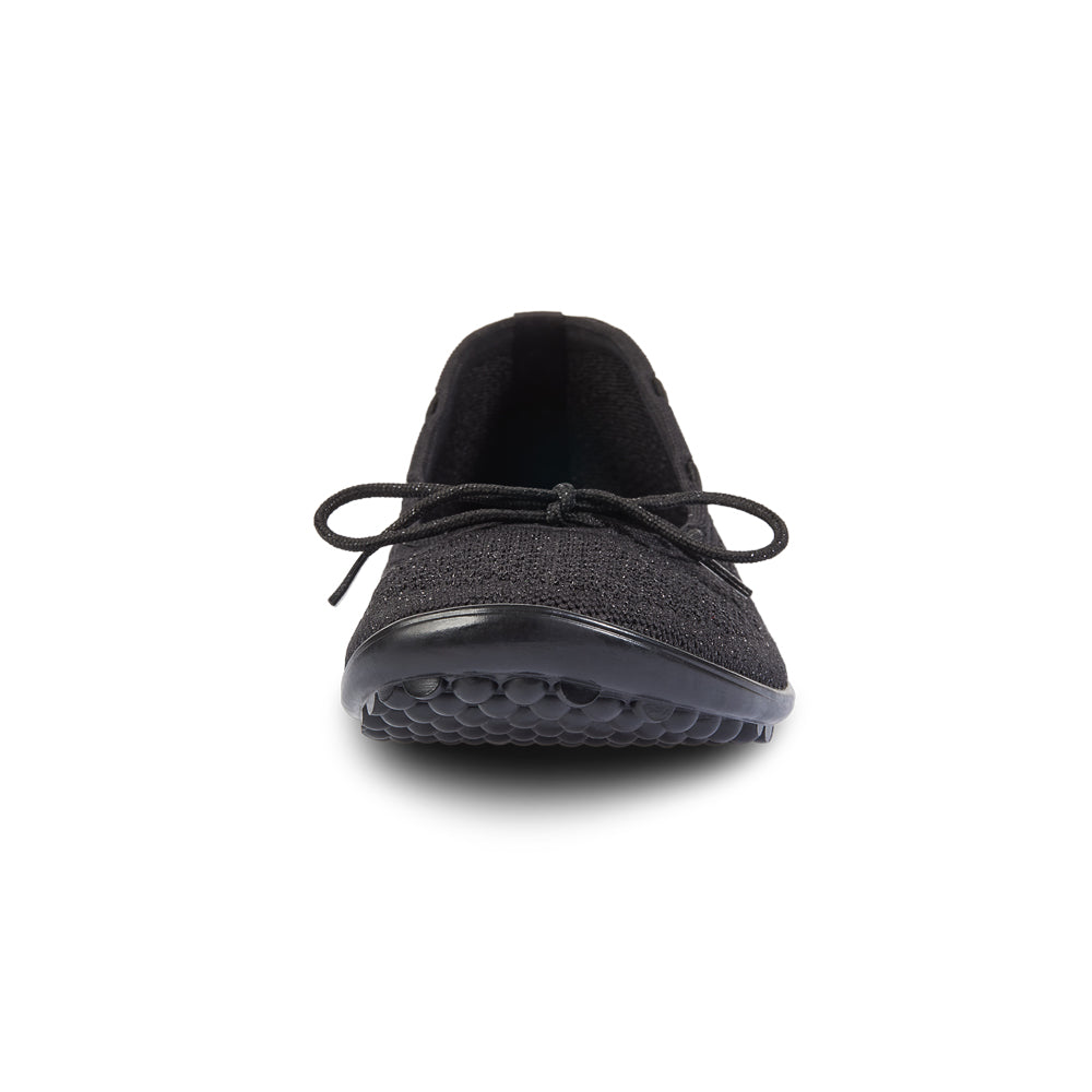 Barfußschuh mit geschlossener Zehenbox und geschlossenem Fersenbereich, elastischer Einstieg mit Schleife, flexible profilierte Sohle, Vorderansicht