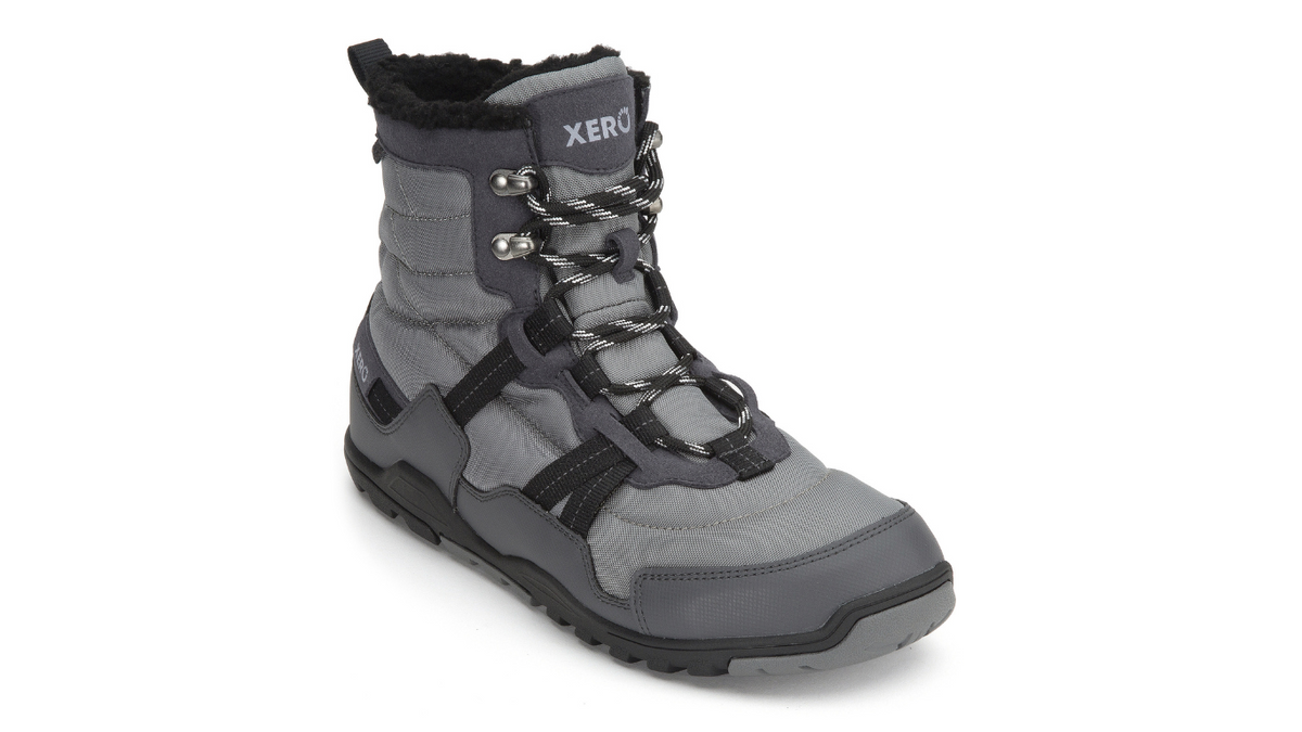 Barfußwinterstiefel, geschlossene Zehen und geschlossener Fersenbereich, Schnürung mit Ösen, profilierte Sohle, Einzelschuh, schräge Vorderansicht
