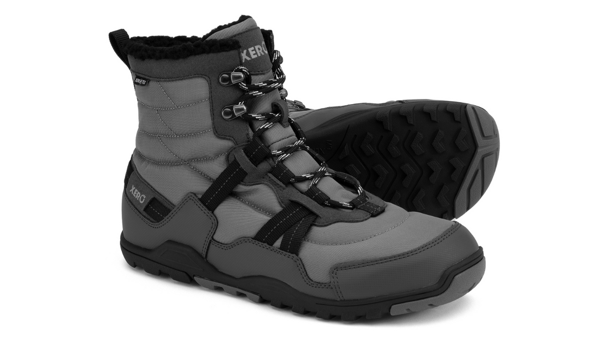 Barfußwinterstiefel, geschlossene Zehen und geschlossener Fersenbereich, Schnürung mit Ösen, profilierte Sohle, Paar, schräge Vorderansicht und Ansicht von unten
