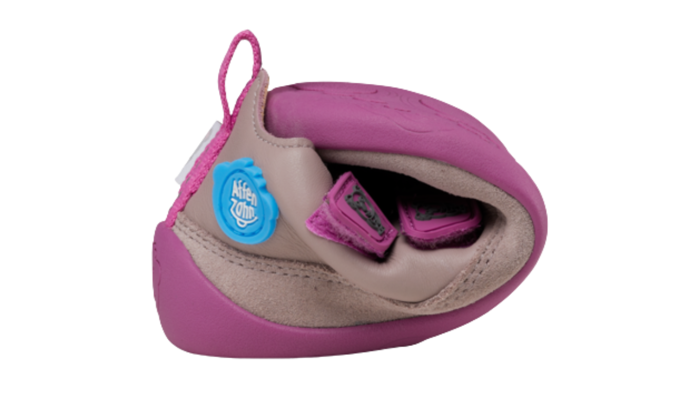 Kinder Barfußschuh mit geschlossener Zehenbox, seitlich zusammengedrückt, Detailansicht