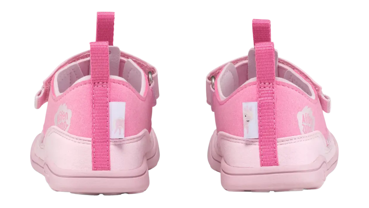 Kinder Barfußsandalen mit geschlossener Ferse und Zugschlaufe, Rückansicht beider Schuhe