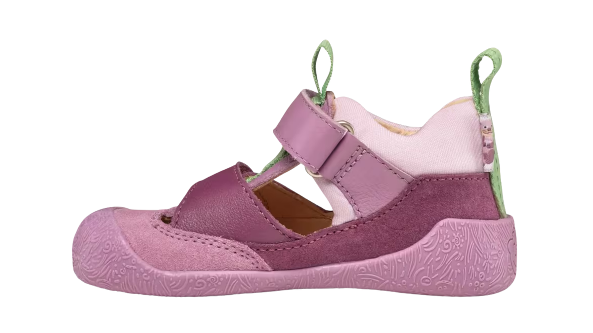 Kinder-Barfußsandale mit zwei Klettverschlüssen, geschlossener Zehenpartie und seitlichen Ausschnitten, Einzelschuh, Seitenansicht innen
