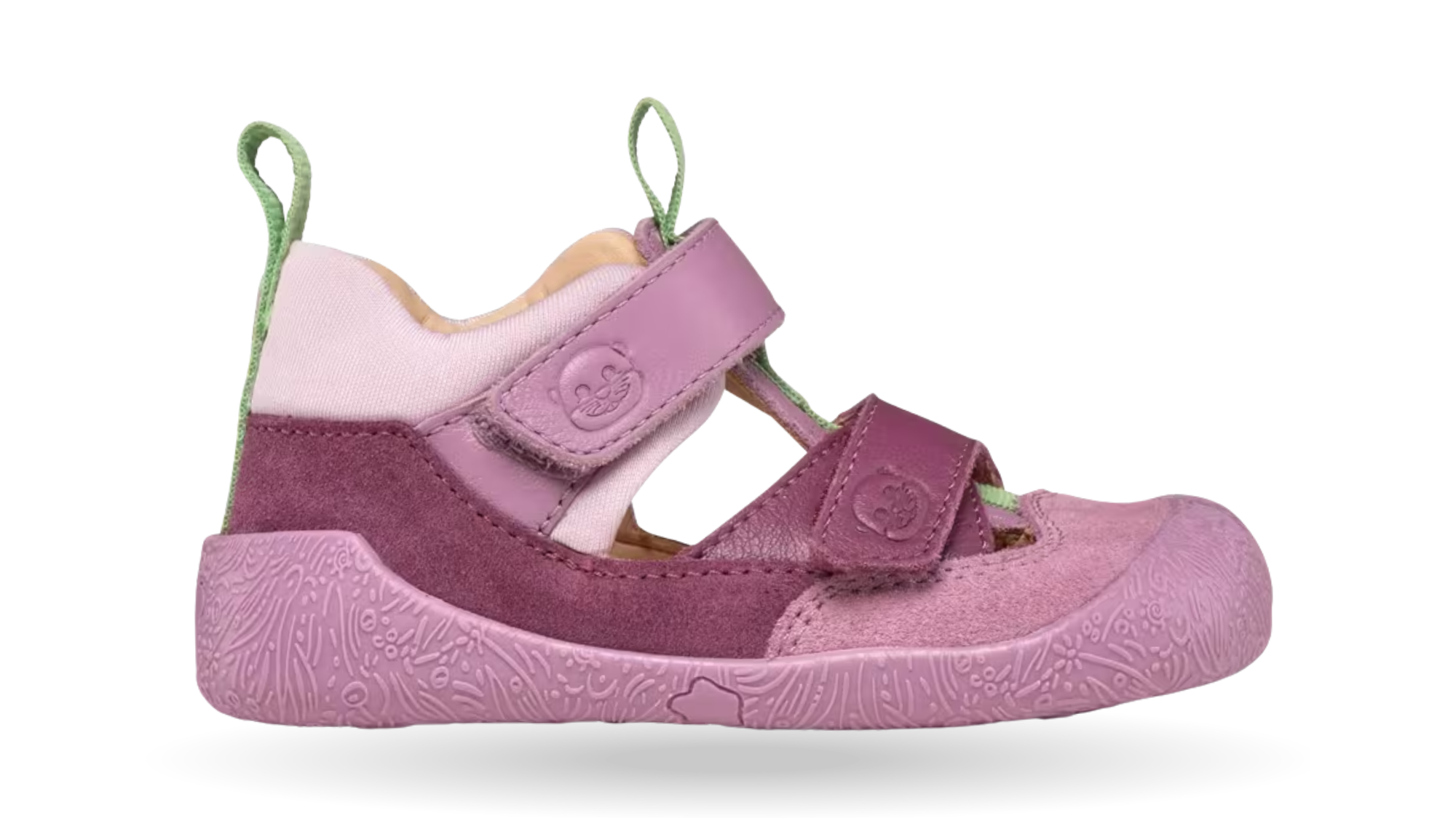 Kinder-Barfußsandale mit zwei Klettverschlüssen, geschlossener Zehenpartie und seitlichen Ausschnitten, Einzelschuh, Seitenansicht außen