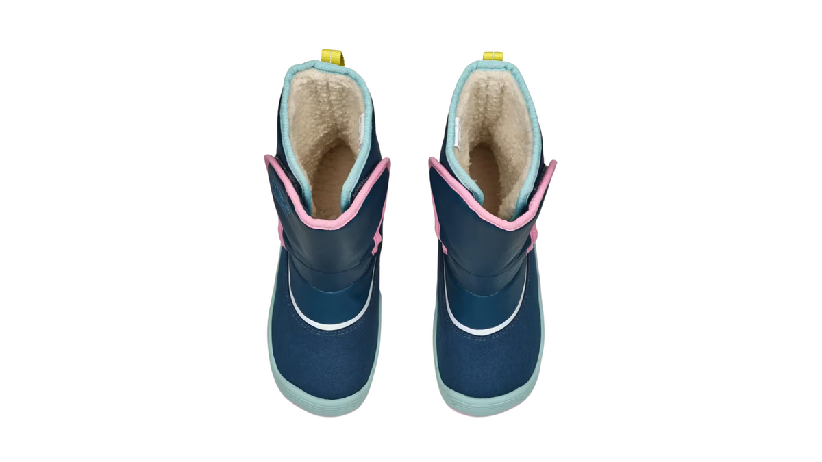 Kinder-Barfußwinterstiefel als Paar mit breiter Zehenbox, geschlossenem Zehenbereich, geschlossener Ferse, hohem Schaft, flexible Sohle, Draufsicht.