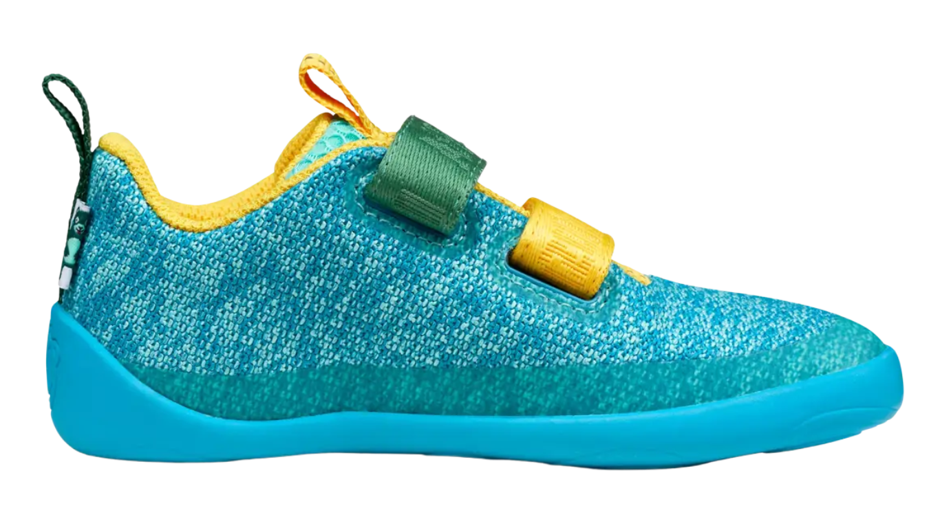 Kinder-Barfußschuh mit breiter Zehenbox, geschlossenem Zehenbereich, geschlossenem Fersenbereich, Klettverschluss, flexible Sohle, Seitenansicht innen.
