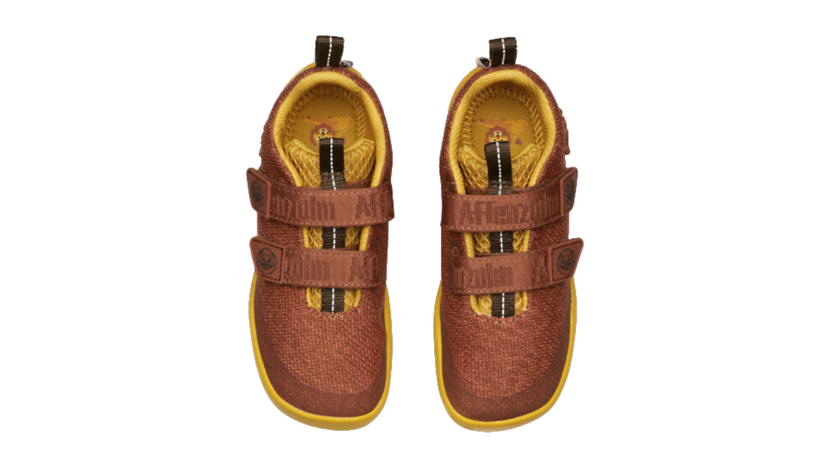 Kinder Barfußschuhe mit geschlossener Zehenbox und Klettverschlüssen, Draufsicht auf beide Schuhe