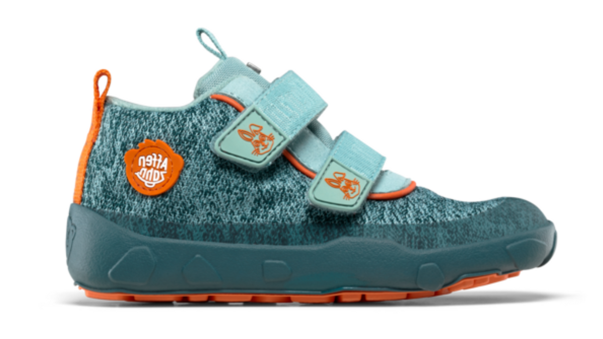 Kinder Barfußschuh mit geschlossener Zehenbox und Klettverschlüssen, Seitenansicht außen