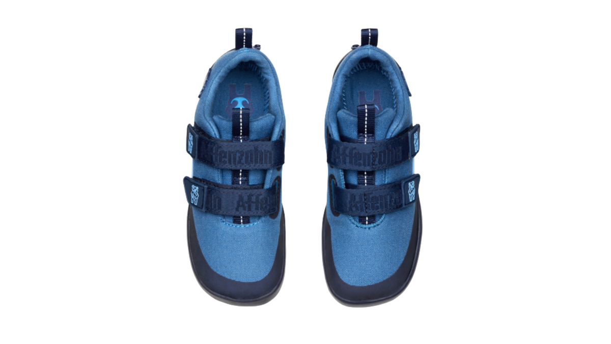 Kinder Barfußschuhe mit geschlossener Zehenbox und Klettverschlüssen, Draufsicht auf beide Schuhe