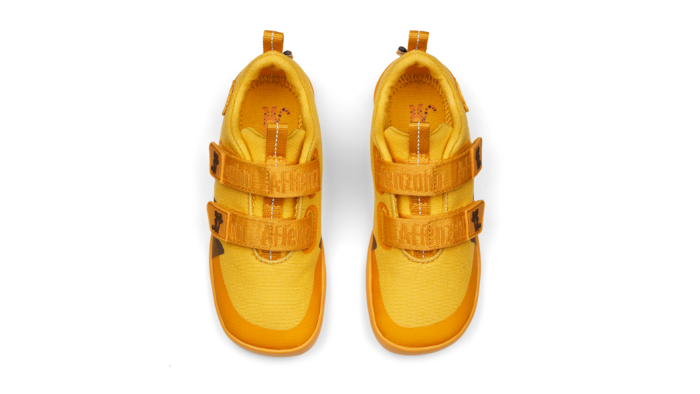 Kinder Barfußschuhe mit geschlossener Zehenbox und Klettverschlüssen, Draufsicht auf beide Schuhe