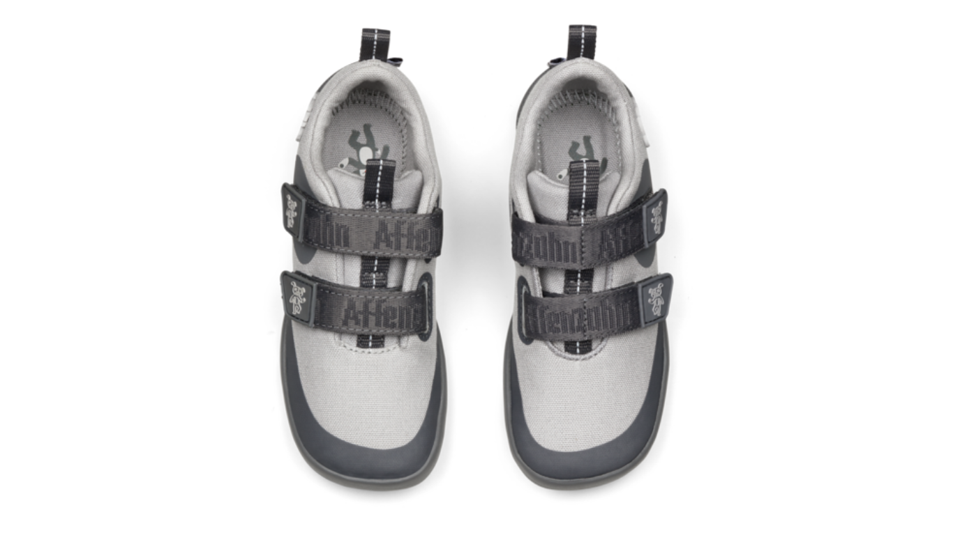 Kinder Barfußschuhe mit geschlossener Zehenbox und Klettverschlüssen, Draufsicht auf beide Schuhe