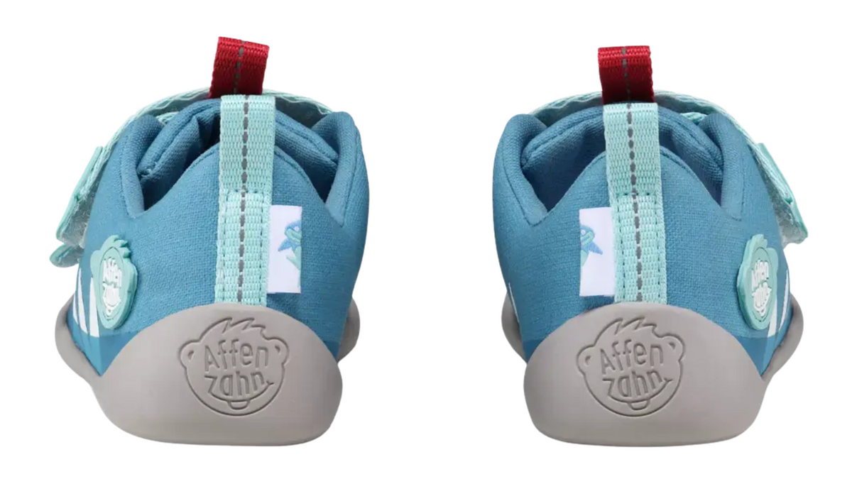 Kinder-Barfußschuh als Paar mit geschlossenem Fersenbereich, Klettverschluss, flexible Sohle, Rückansicht.