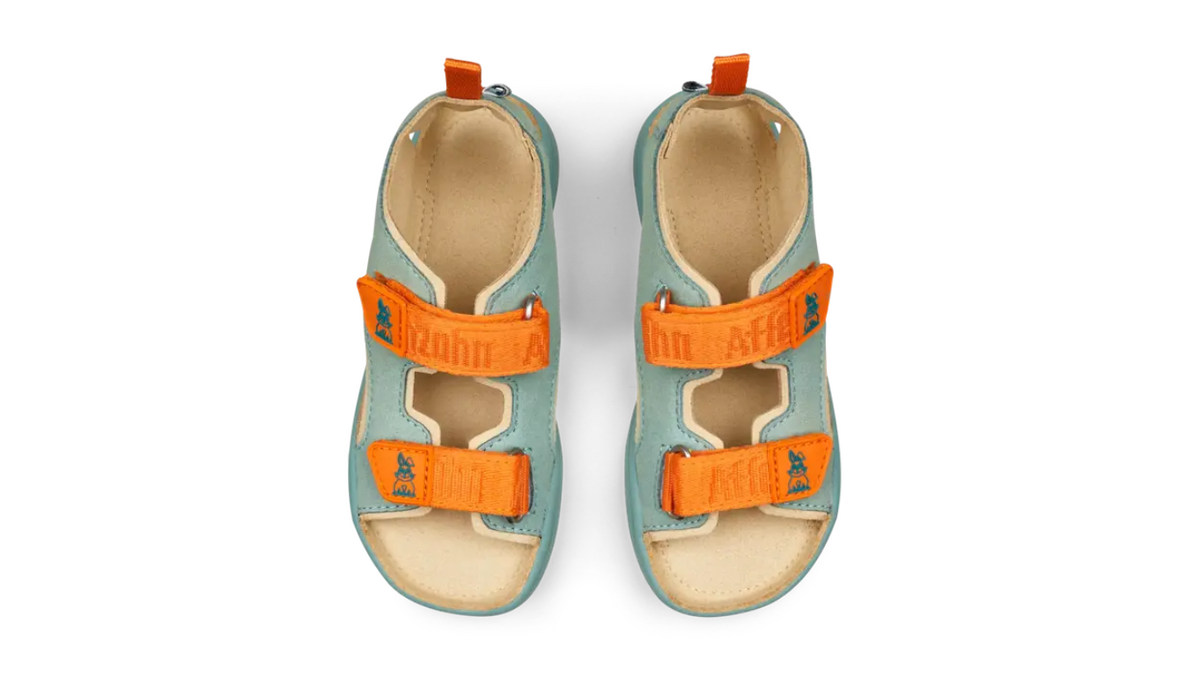Kinder Barfußsandalen mit offener Zehenbox und Klettverschlüssen, Draufsicht auf beide Schuhe