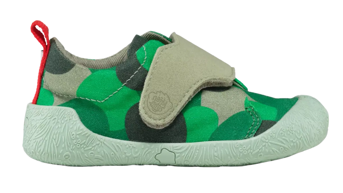Kinder Barfußschuh mit geschlossener Zehenbox, breiter Vorderfußform und Klettverschluss, Seitenansicht links