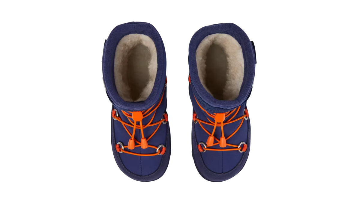 Kinder-Barfußwinterstiefel als Paar mit breiter Zehenbox, geschlossenem Zehenbereich, geschlossener Ferse, hohem Schaft, Schnürsystem mit Kordel, flexible Sohle, Draufsicht.