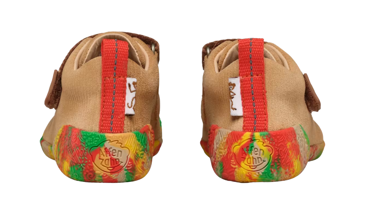 Kinder Barfußschuhe mit geschlossener Ferse und Zugschlaufe, Rückansicht beider Schuhe
