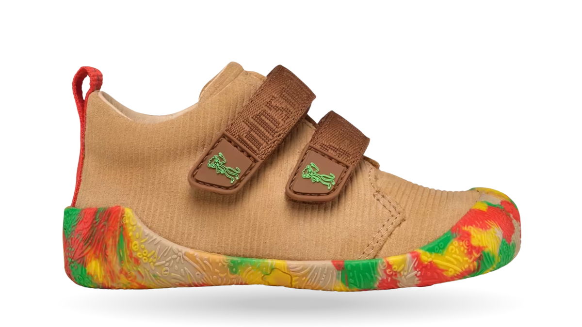 Kinder Barfußschuh mit geschlossener Zehenbox und zwei Klettverschlüssen, Seitenansicht außen
